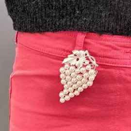 Брошь 261110378 ювелирный сплав виноград_1