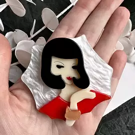 Брошь 341110012 ювелирный сплав Девушка_1